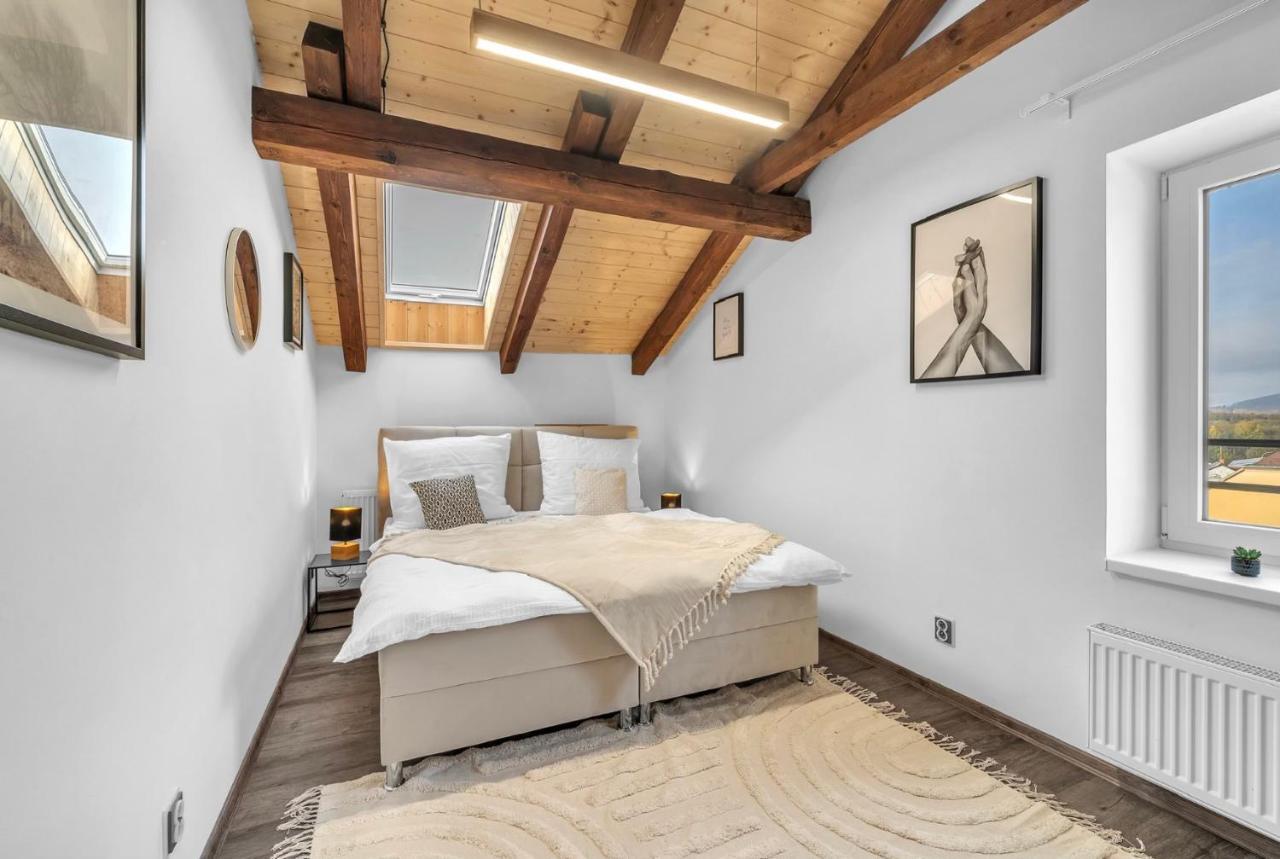 Hotel U Krale Jiriho Stráž pod Ralskem Bagian luar foto